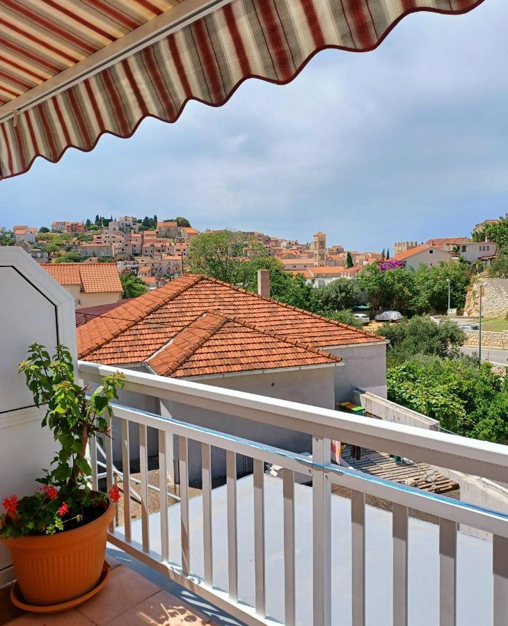 Rooms & Apartments Dolac Хвар Экстерьер фото