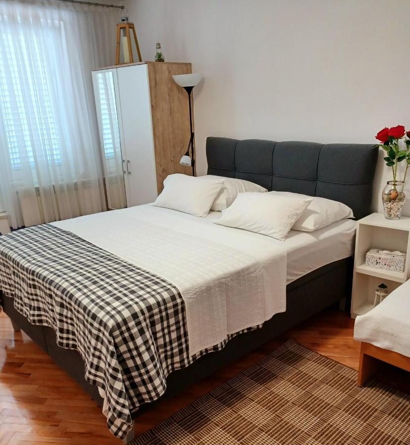 Rooms & Apartments Dolac Хвар Экстерьер фото