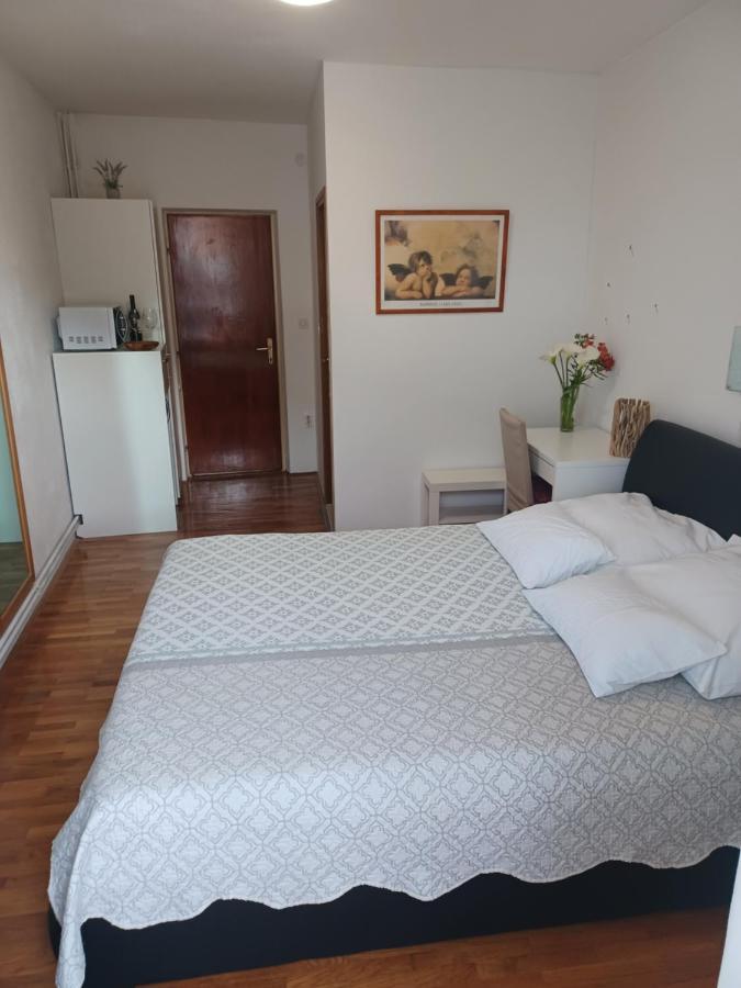 Rooms & Apartments Dolac Хвар Экстерьер фото