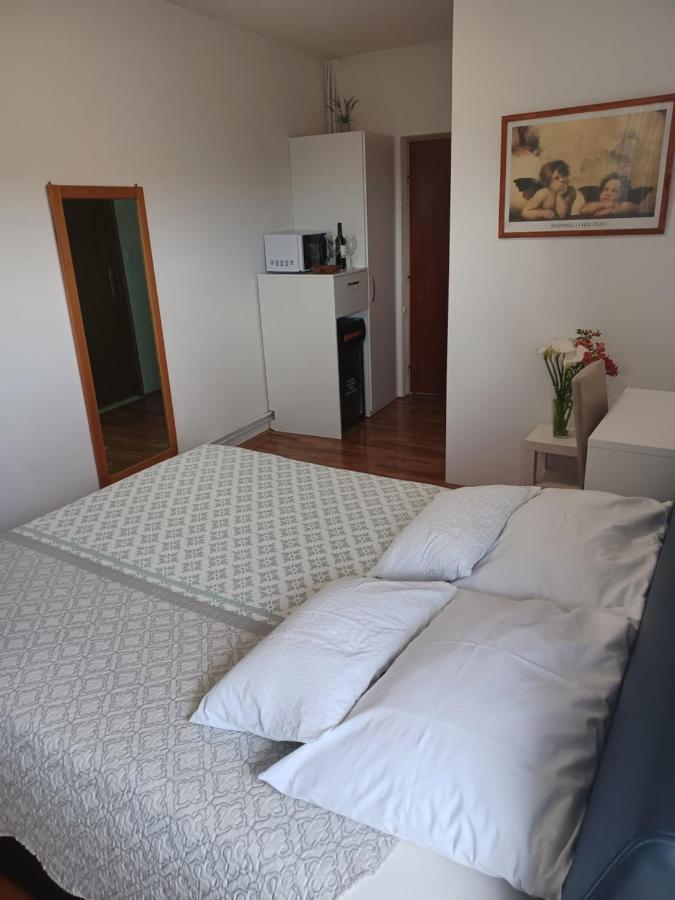 Rooms & Apartments Dolac Хвар Экстерьер фото